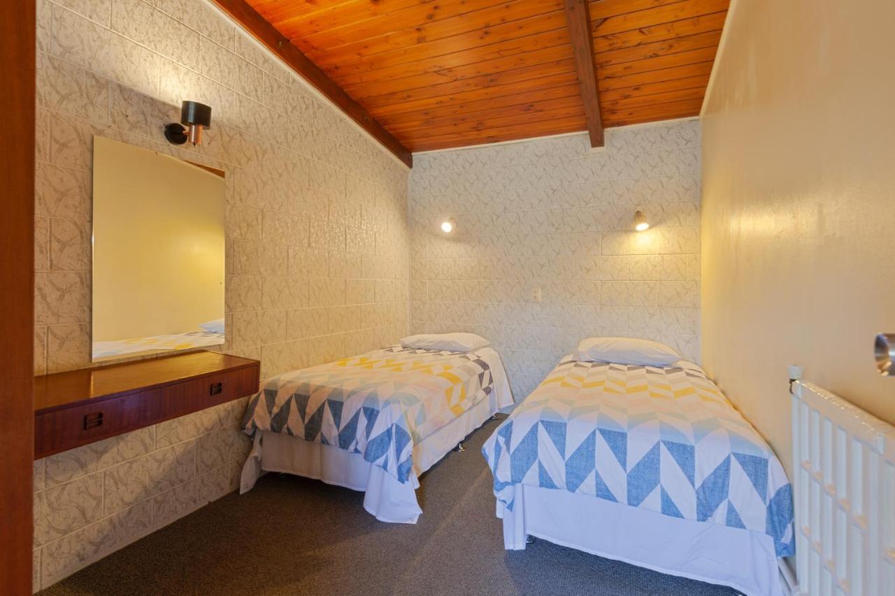 Aaryn Court Motel Rotorua Bagian luar foto